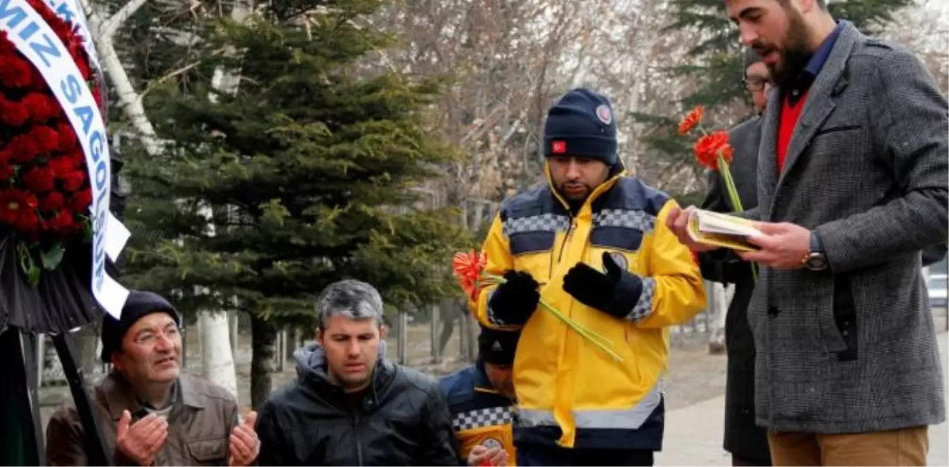 Şehit Komandolar Durağı"Na Vatandaş İlgisi