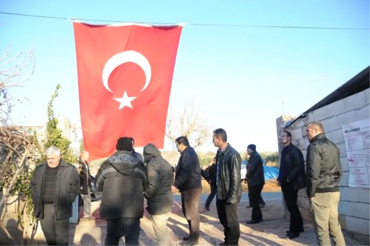 Şehit Polisin Gaziantep\'teki Baba Evine Ateş Düştü