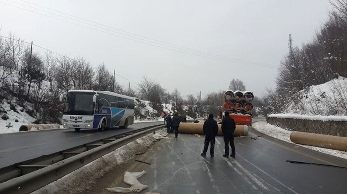 Tır\'dan Düşün Çelik Rulalar Korkuttu