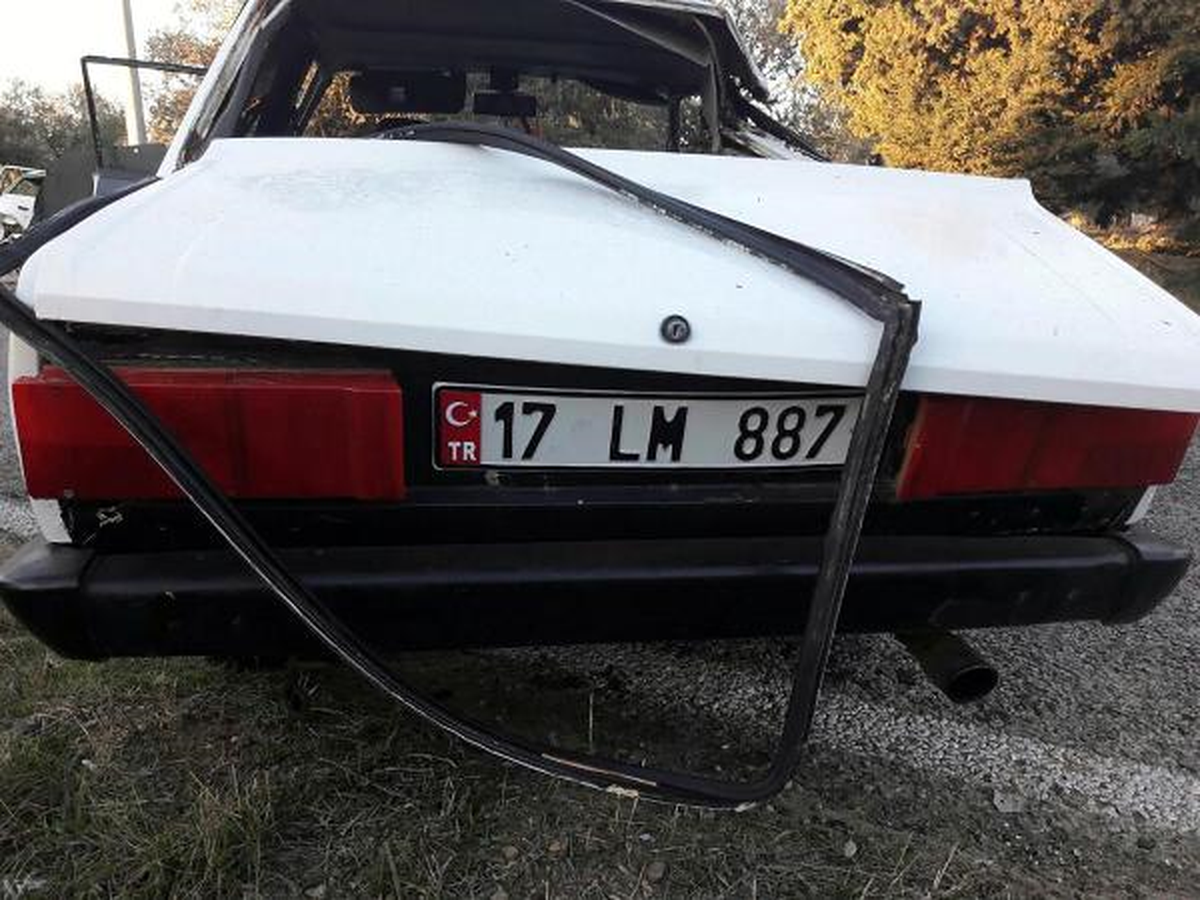 Zeytin İşçilerini Taşıyan Kamyonetle Otomobil Çarpıştı: 11 Yaralı