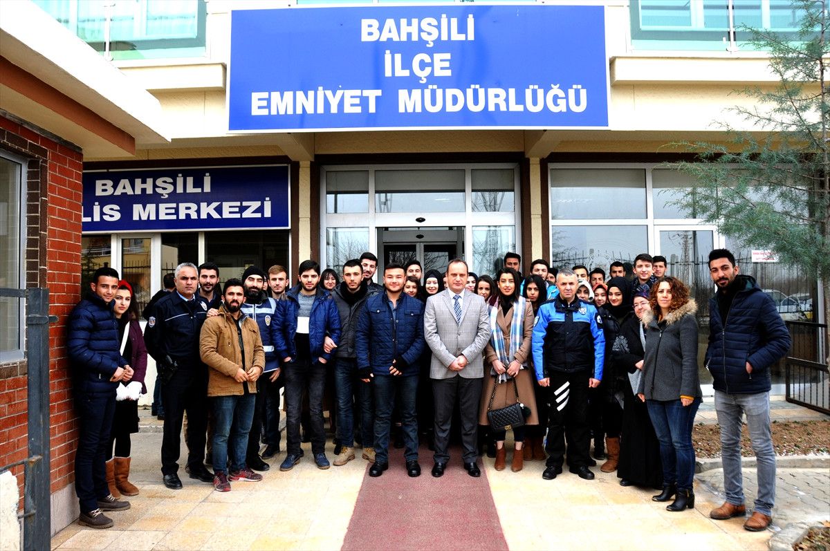 Bahşılı\'da Öğrencilerden Ziyaret