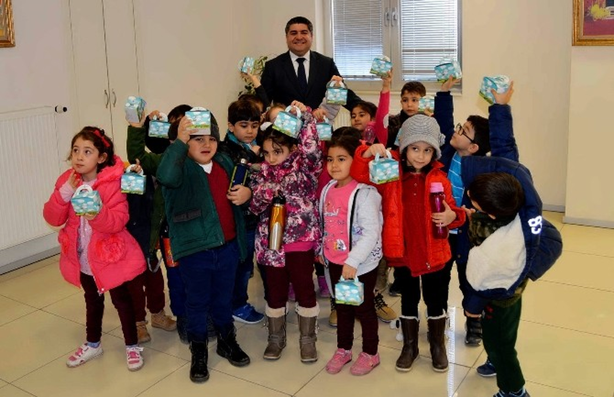 Besni\'de Öğrencilere Kumbara Hediye Edildi