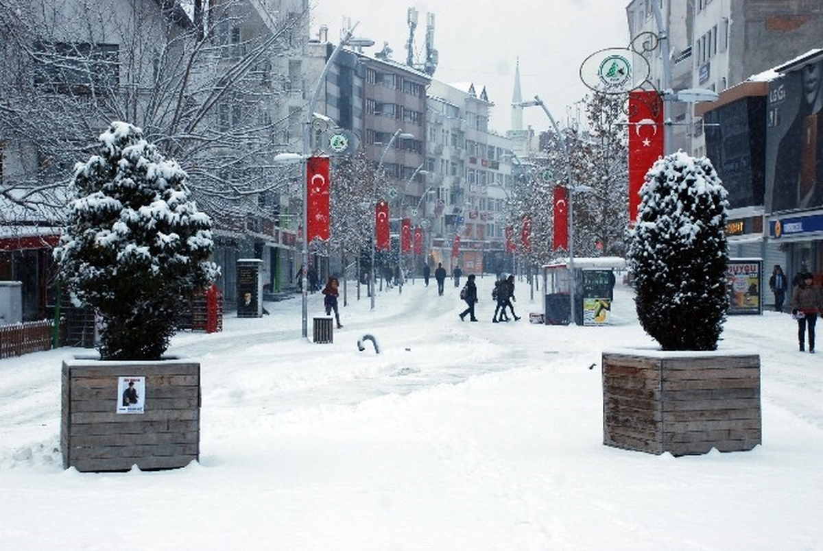 Bolu\'da Kar Yağışı Aralıksız Devam Ediyor