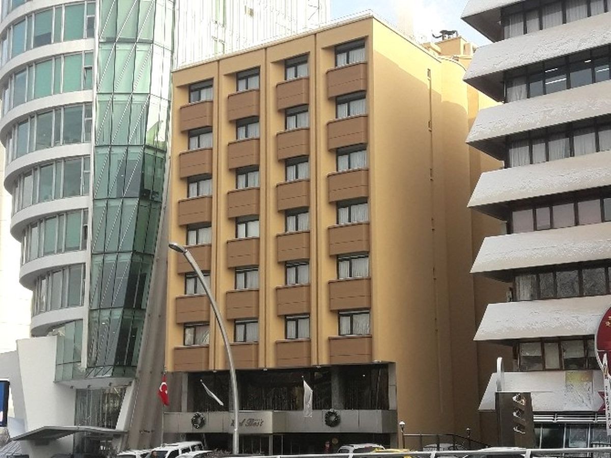 Büyükelçi Suikastinin Gerçekleştiği Çağdaş Sanatlar Merkezi\'nde İncelemeler Devam Ediyor