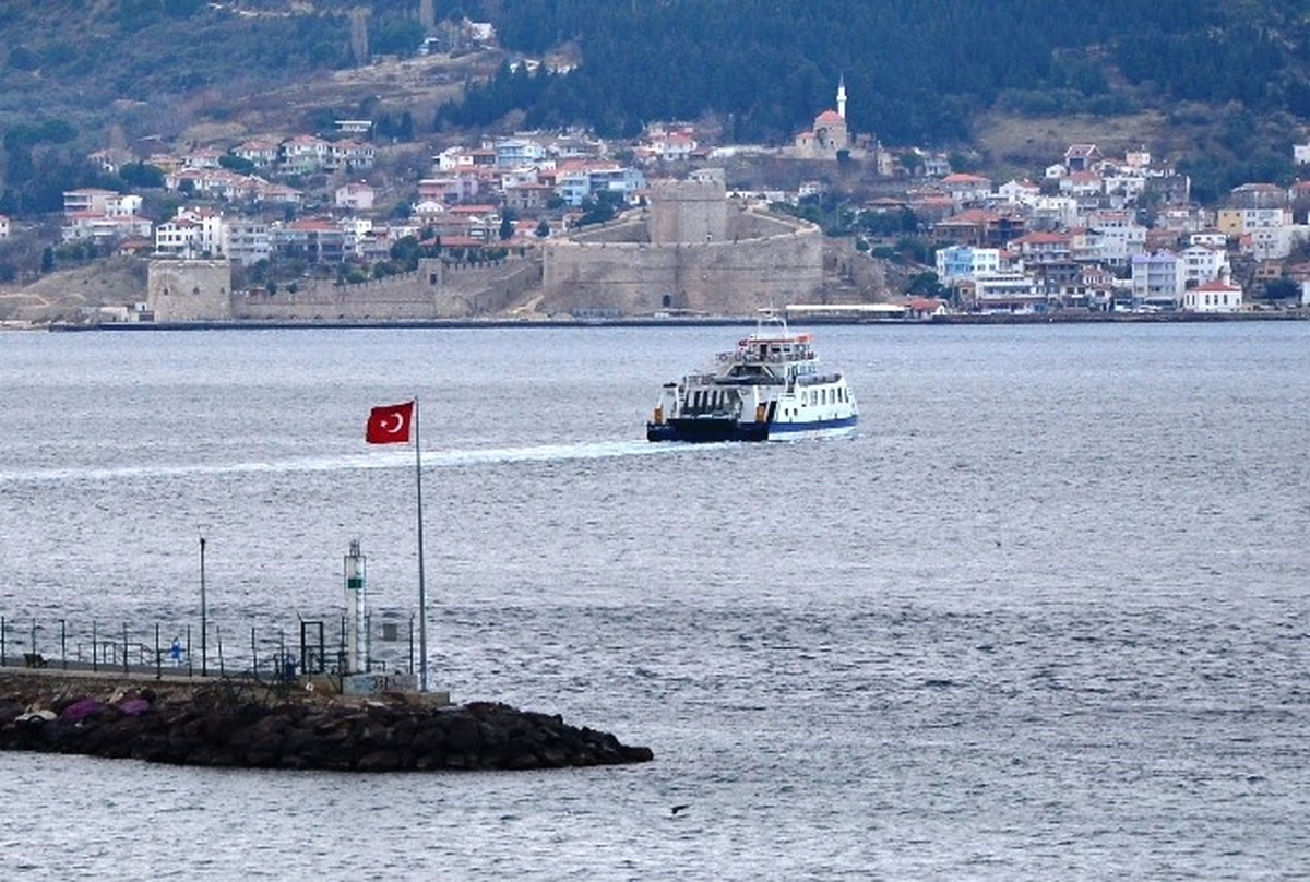 Çanakkale\'de Feribot Seferleri İptal Edildi