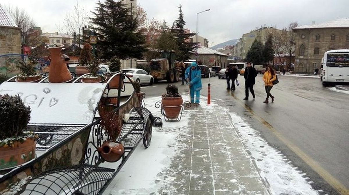 Isparta\' da Kar Yağışı Hayatı Olumsuz Etkiledi