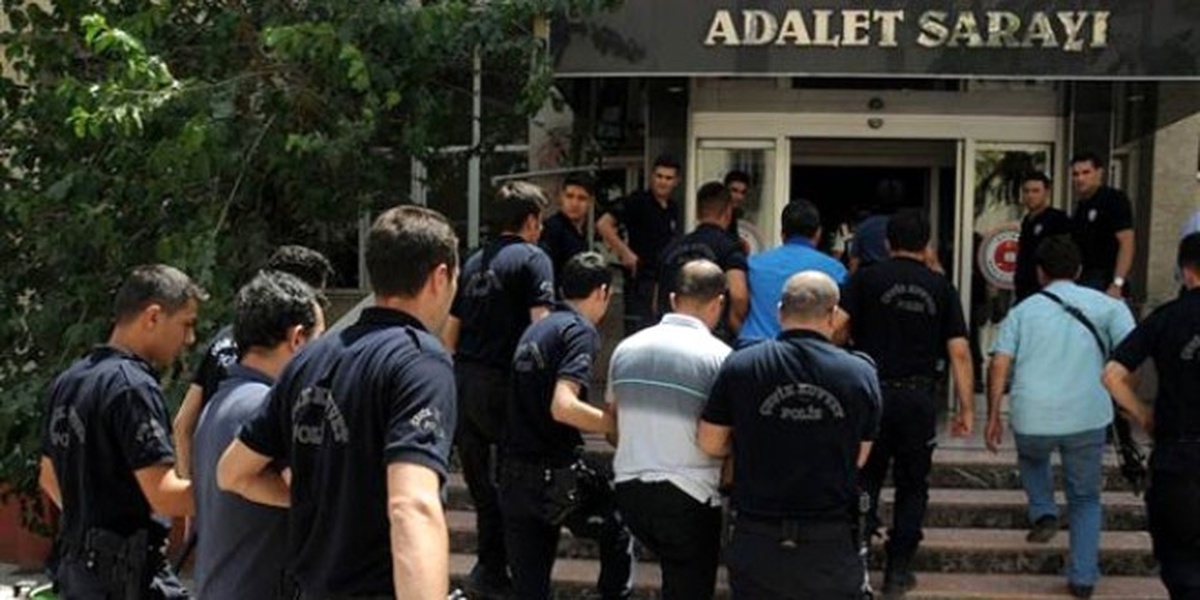 İzmir\'de 62 Öğretmen Fetö\'den İhraç Edildi