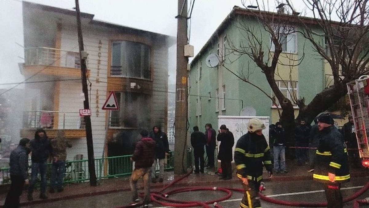 Kocaeli\'de Bina Yangınında 7 Kişi Hastanelik Oldu