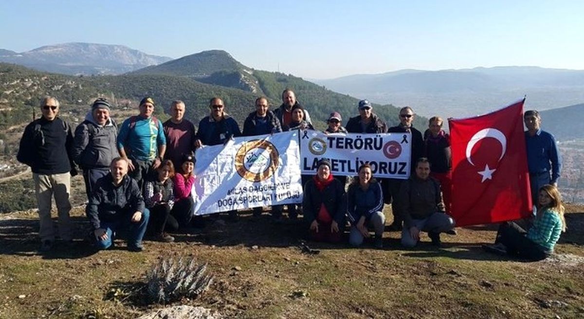 Milas\'ta Dağcılar Teröre Zirvede Tepki Göterdi