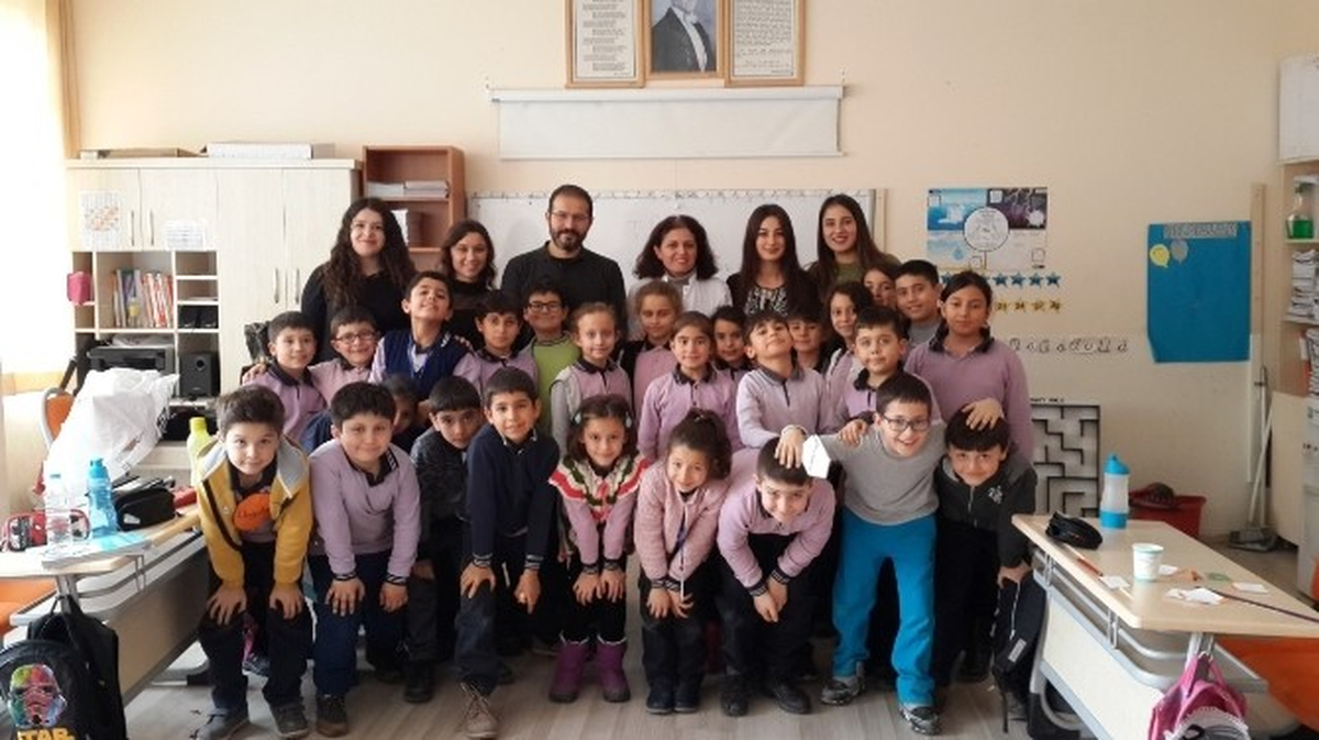 Neü\'de Öğrenim Gören Öğretmen Adayları Öğrenciler ile Buluştu