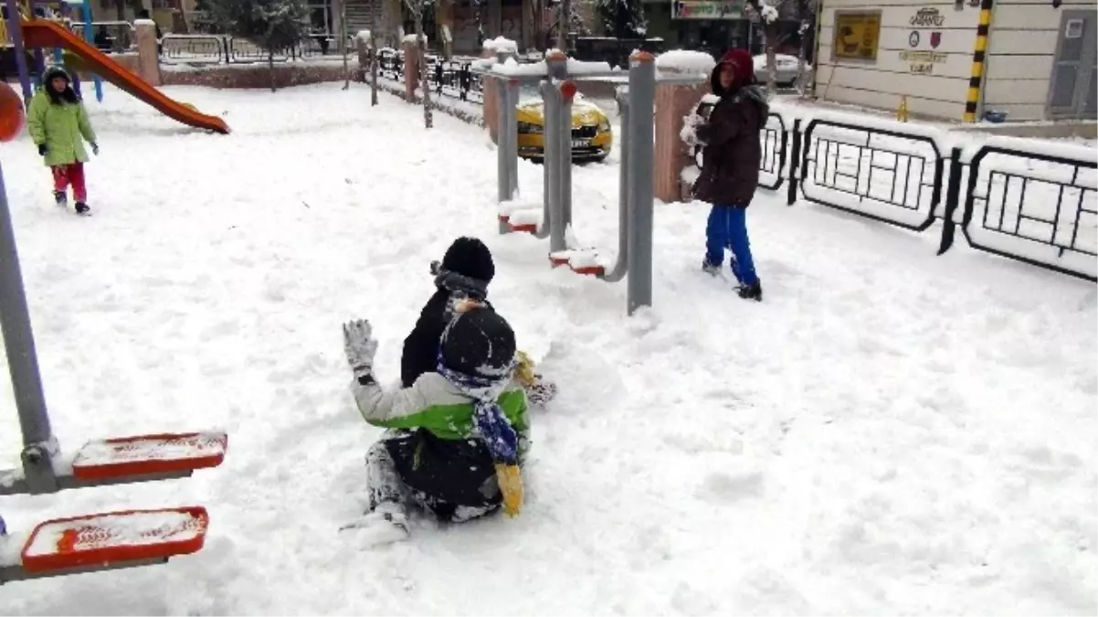 Okulların Tatil Olması Çocukları Sevindirdi