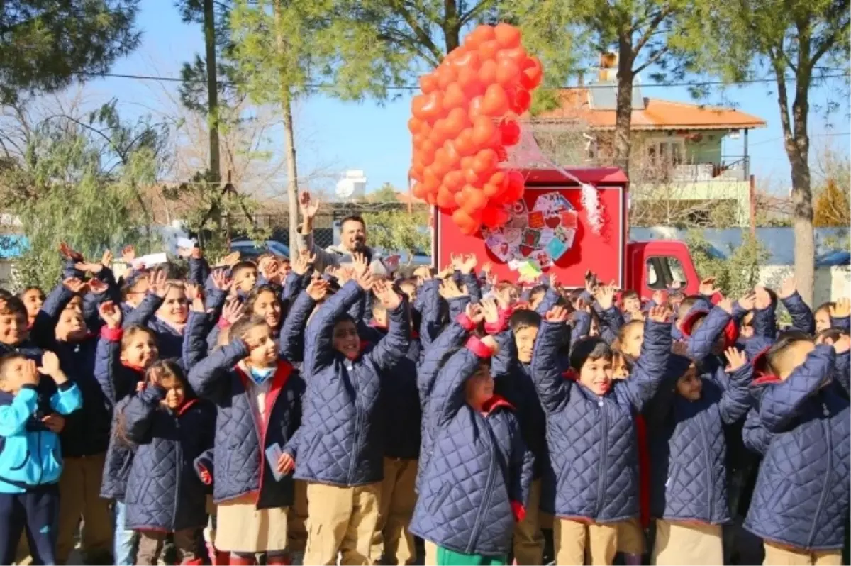 On Bin Çocuğuna Sıcacık Hediye