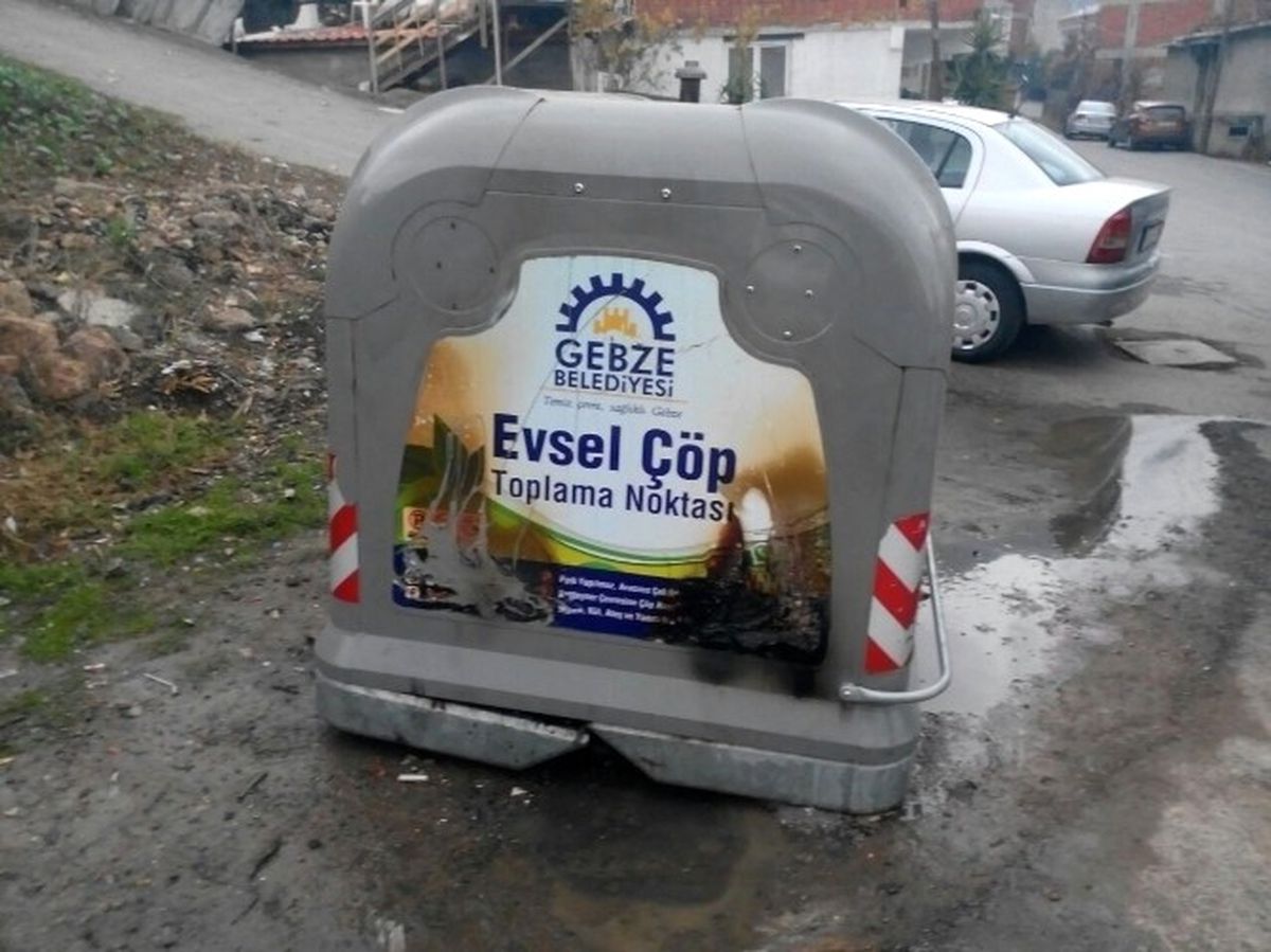 Sıcak Külleri Çöp Konteynerine Atmayın