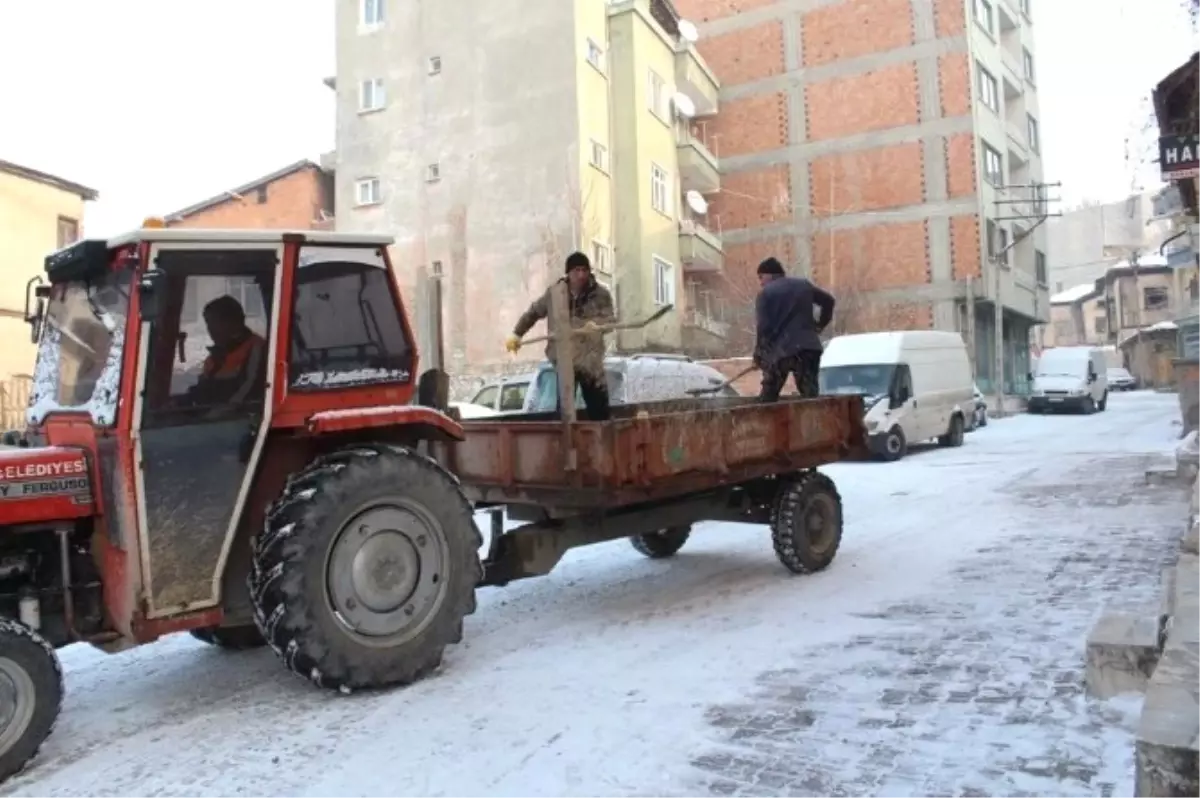 Sungurlu Belediyesi\'nden Kar Mesaisi