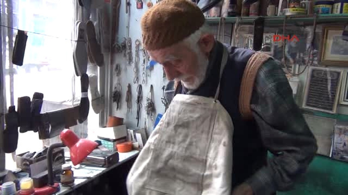 Tavşanlı 74 Yıldır Ayakkabı Tamir Ediyor