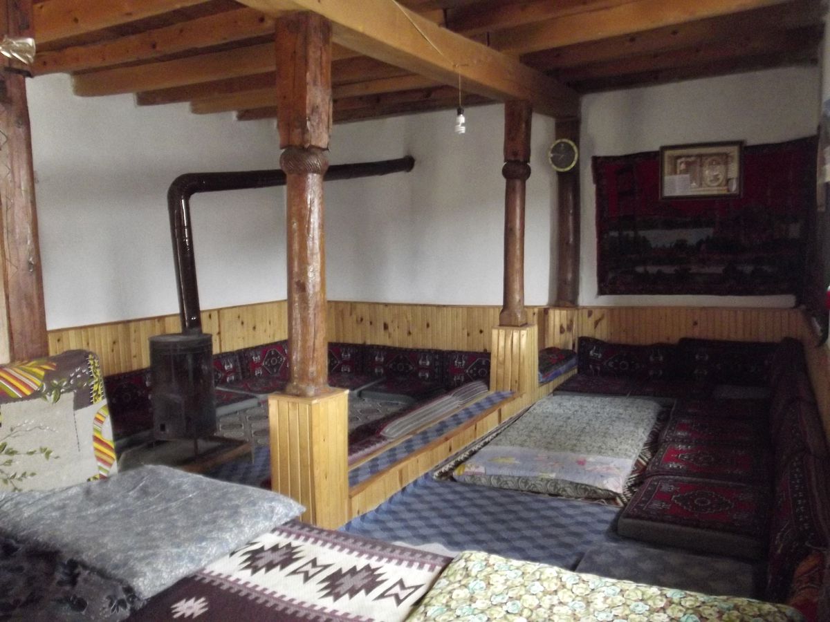 Uzun Kış Geceleri Köy Odalarındaki Sohbetle Şenleniyor