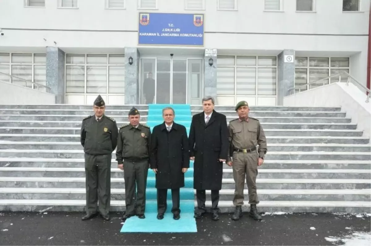 Vali Tapsız\'dan İl Jandarma Komutanlığına Taziye Ziyareti