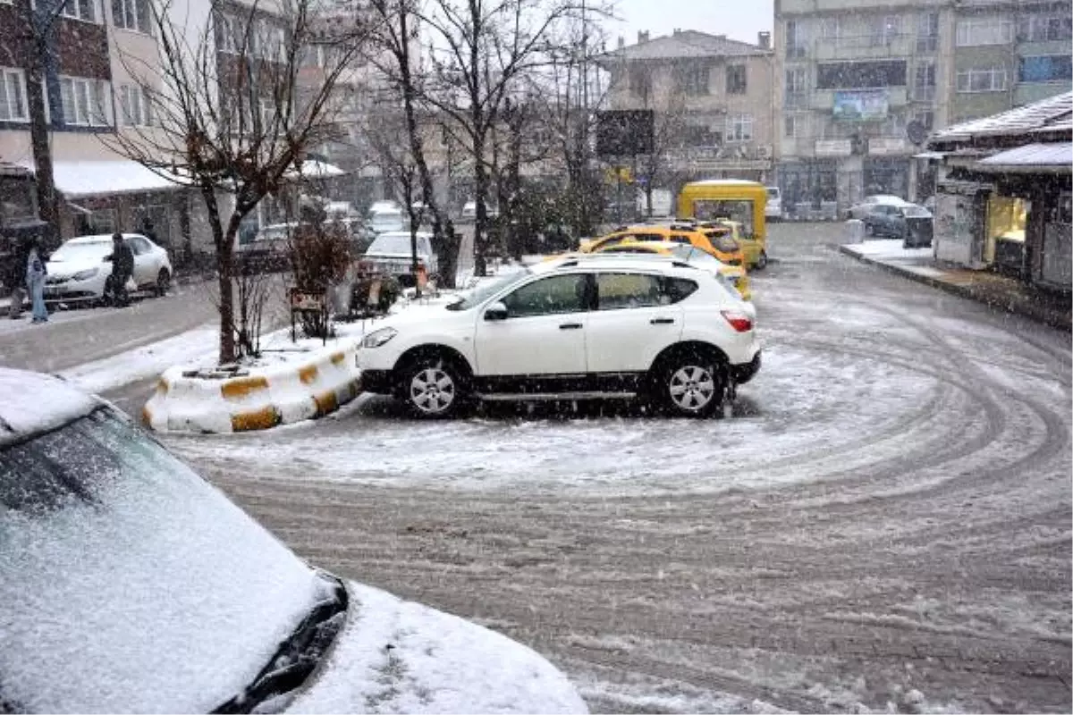 Yenice\'de Kar Yağışı Nedeniyle Taşımalı Eğitime Ara Verildi