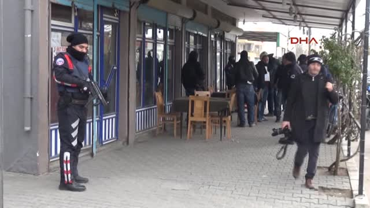 Adana Hırsızlık Suçundan Aranan Sanık, Kahvede Oyun Oynarken Yakalandı