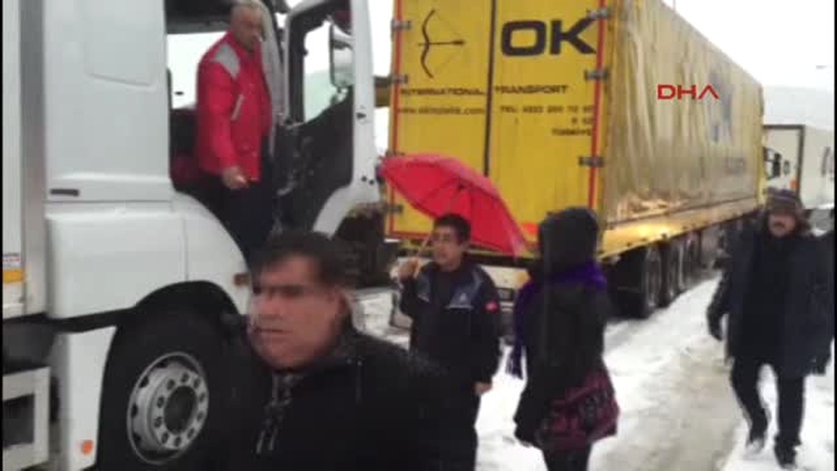 Adana - Pozantı\'da Kaza ve Kar, Otoyolu Kapattı
