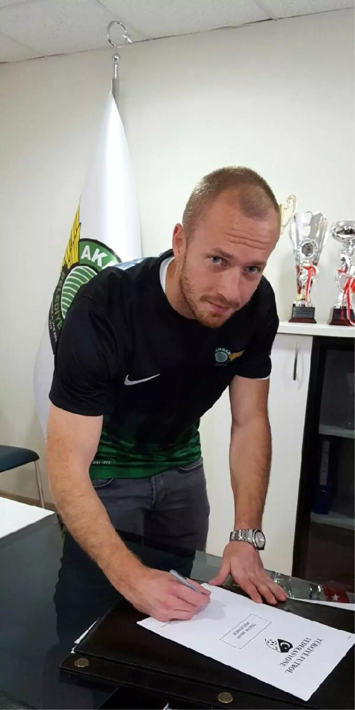 Akhisar Belediyespor Larsson\'la 2 Yıllık Ön Anlaşma İmzaladı