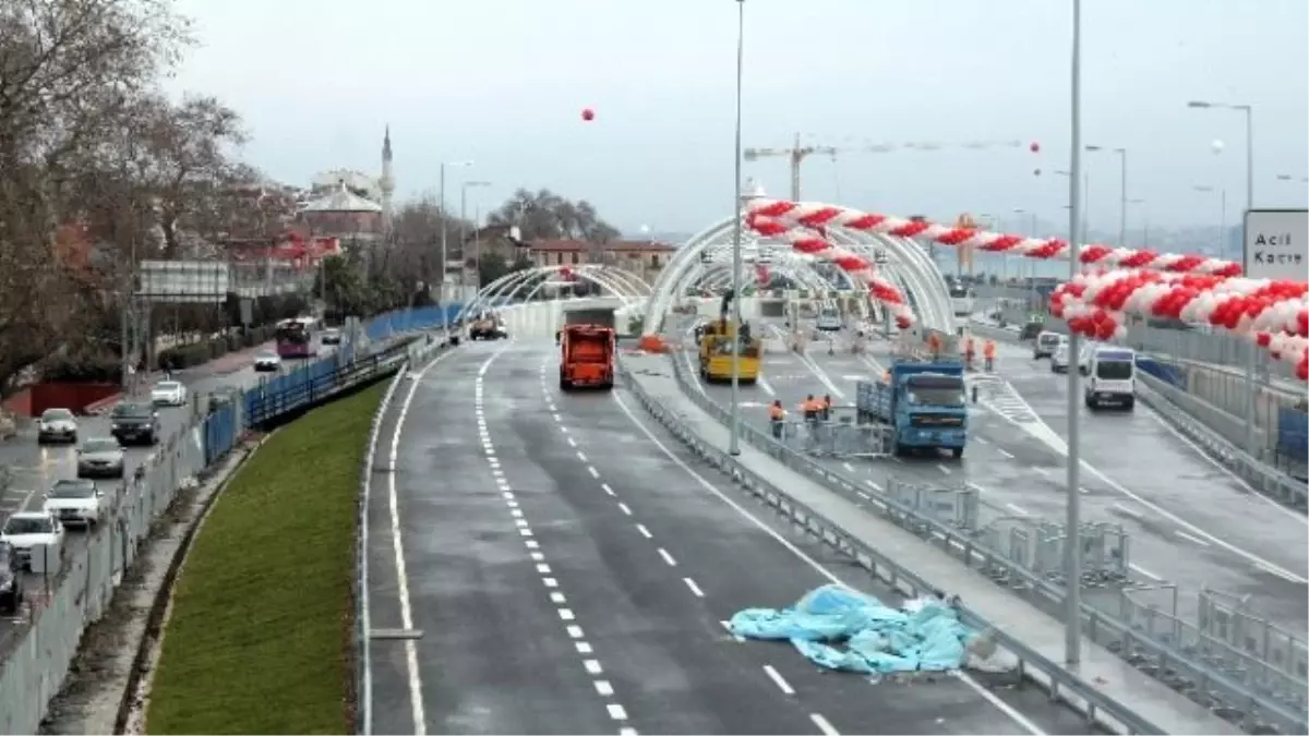 Aktüel Görüntü) Avrasya Tüneli\'nden İlk Geçişler Başladı (2)