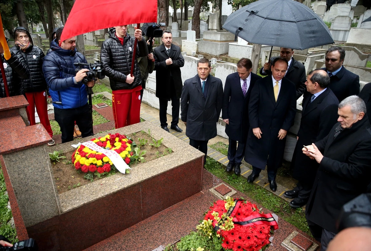 Arnavutluk Cumhurbaşkanı\'ndan Şemsettin Sami\'nin Mezarına Ziyaret
