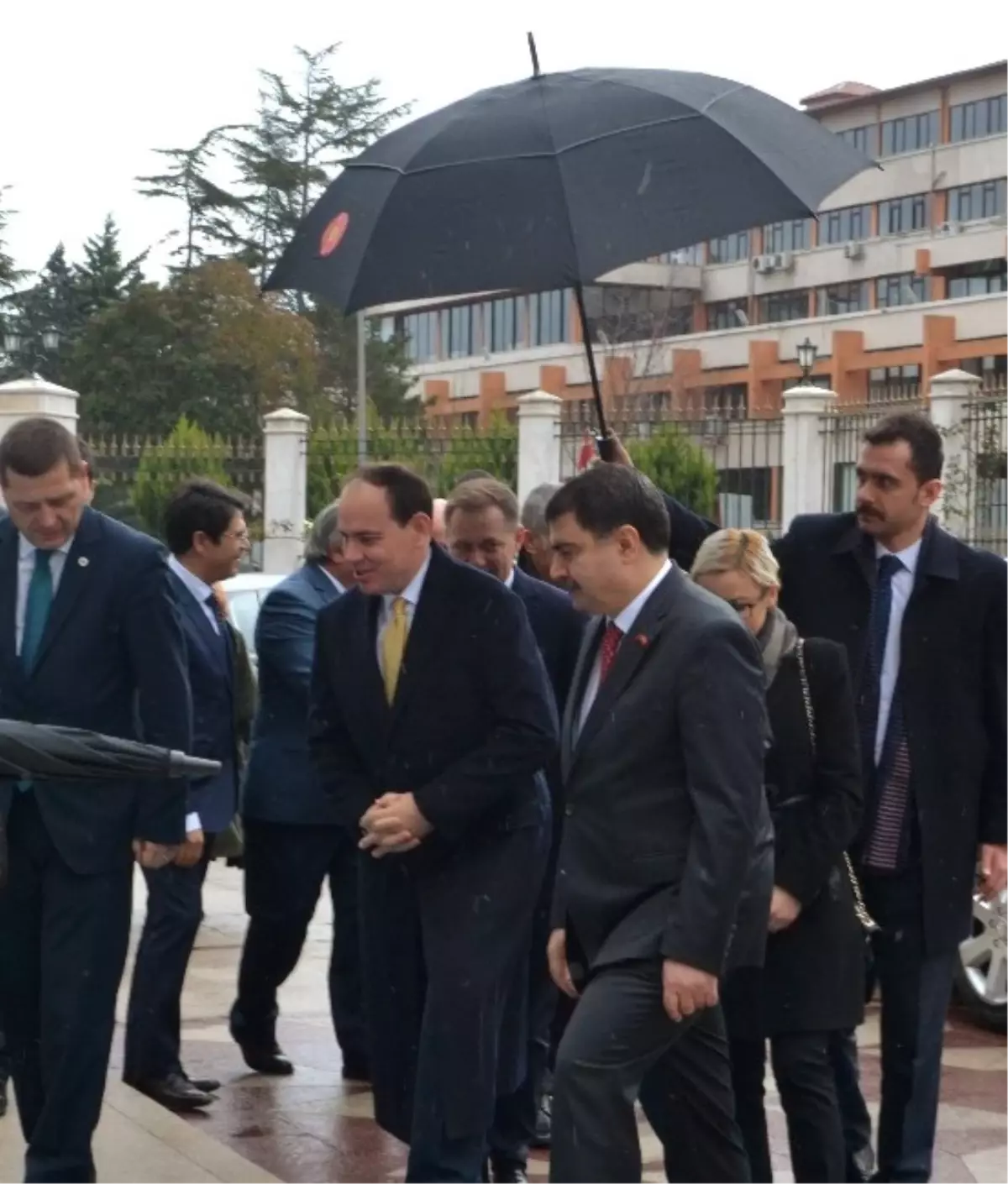 Arnavutluk Cumhurbaşkanı Nishani, İstanbul Valiliği\'ni Ziyaret Etti