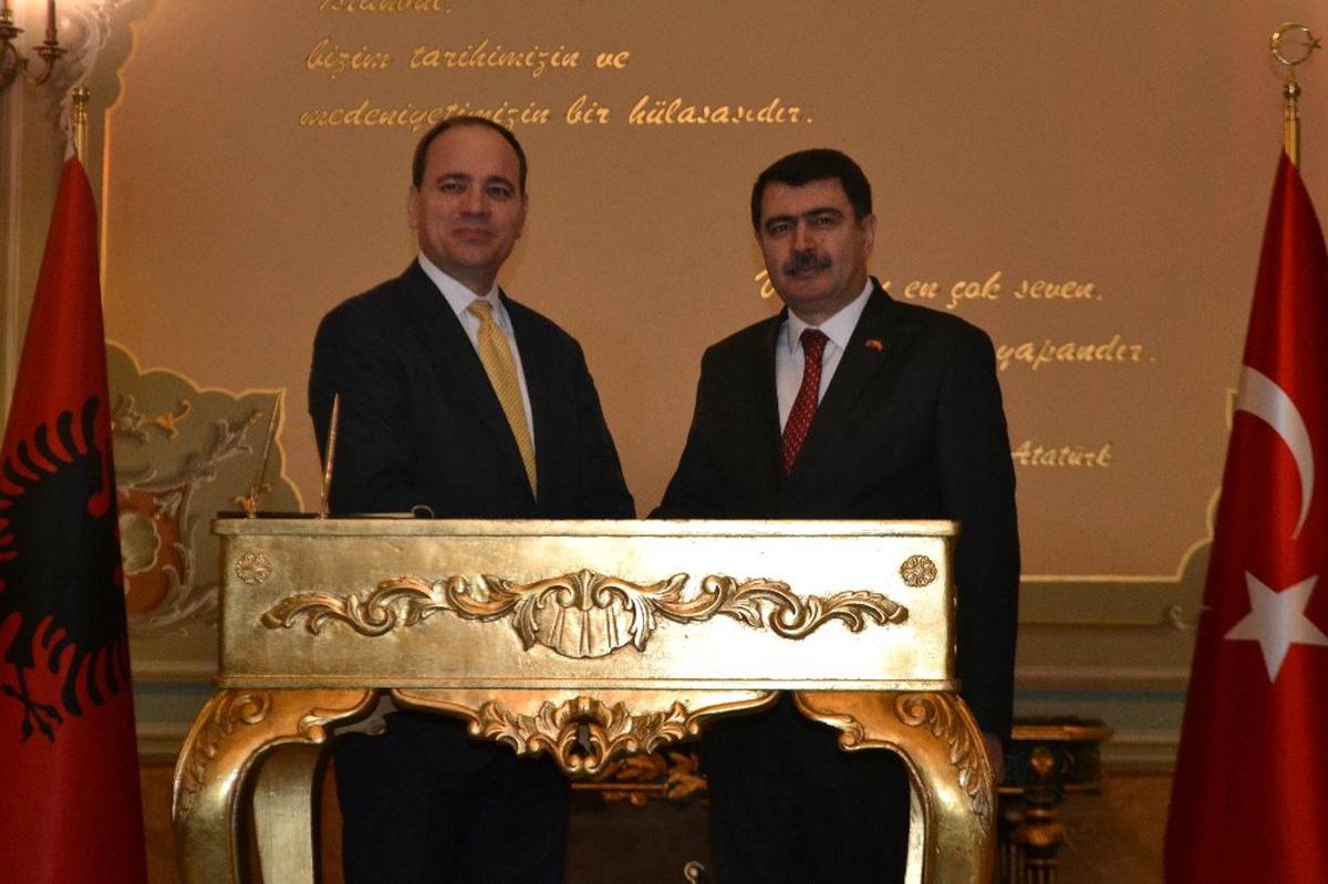 Arnavutluk Cumhurbaşkanı Nishani, Vali Şahin\'i Ziyaret Etti