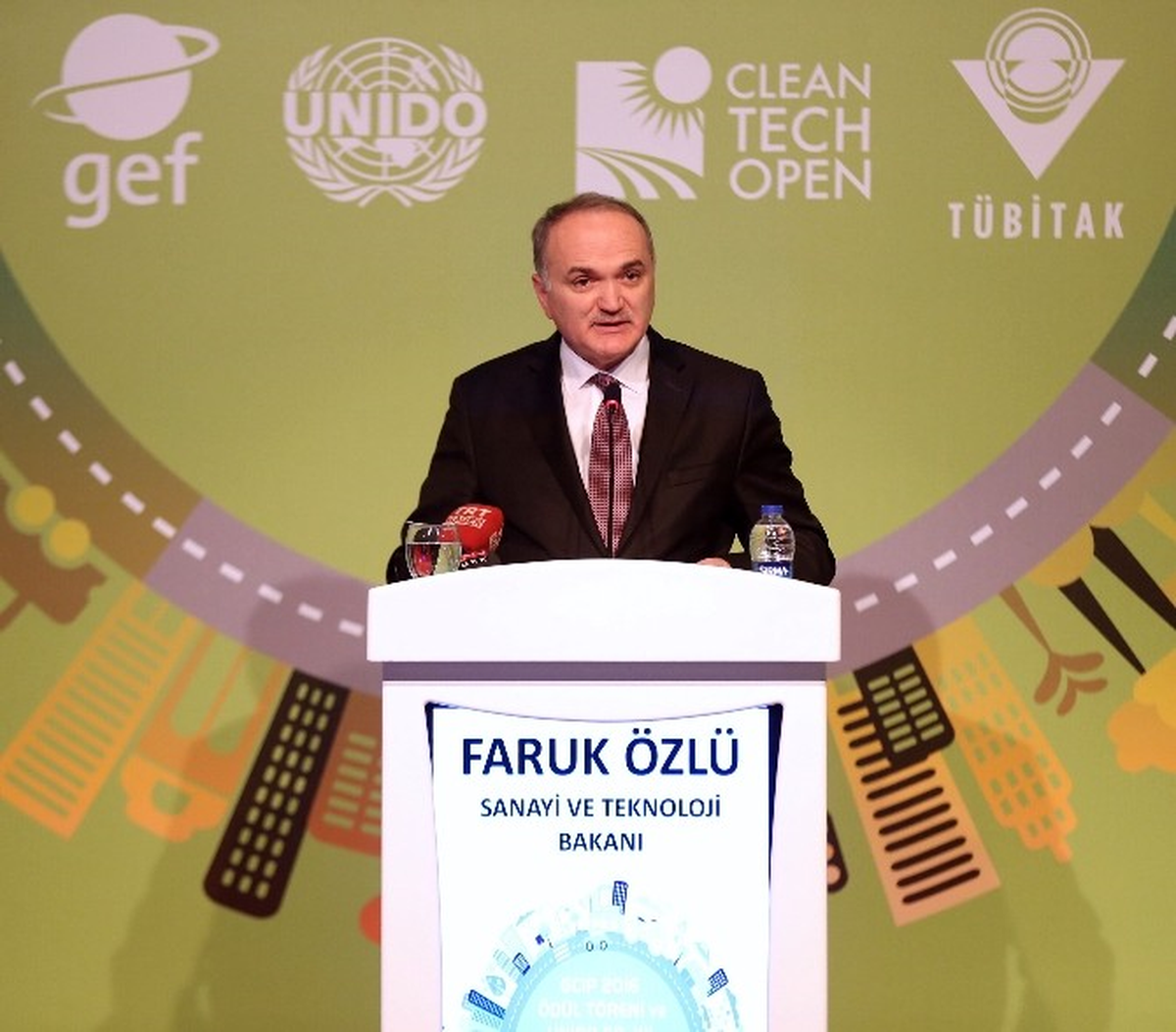 Bakan Özlü, \'Temiz Teknoloji\' Ödül Törenine Katıldı