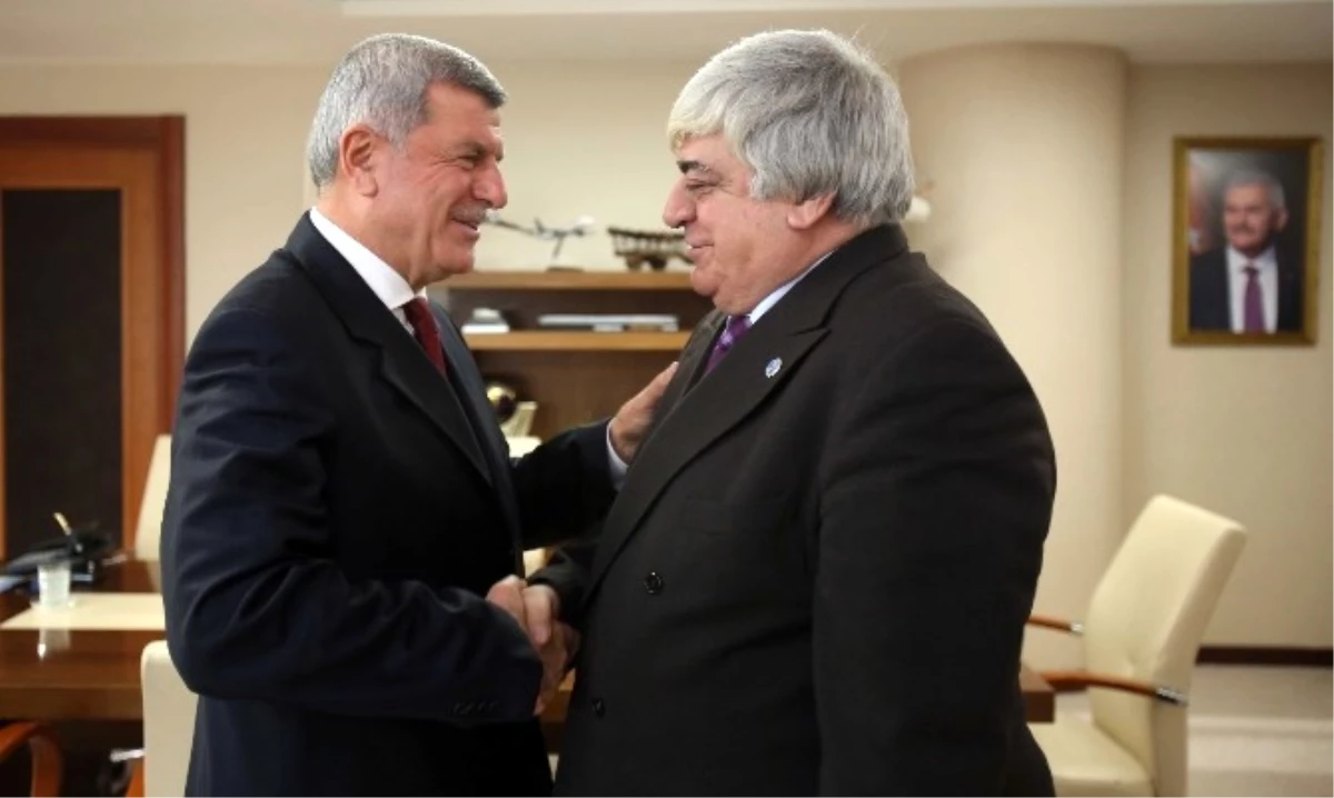 Başkan Karaosmanoğlu, Azerbaycan Dernekler Federasyonu ile Bir Araya Geldi