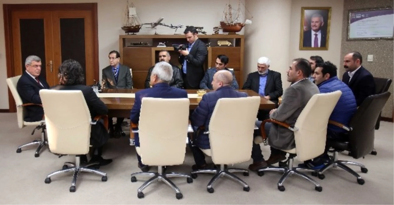 Başkan Karaosmanoğlu, Bingöllüler Derneği Yönetimini Makamında Kabul Etti