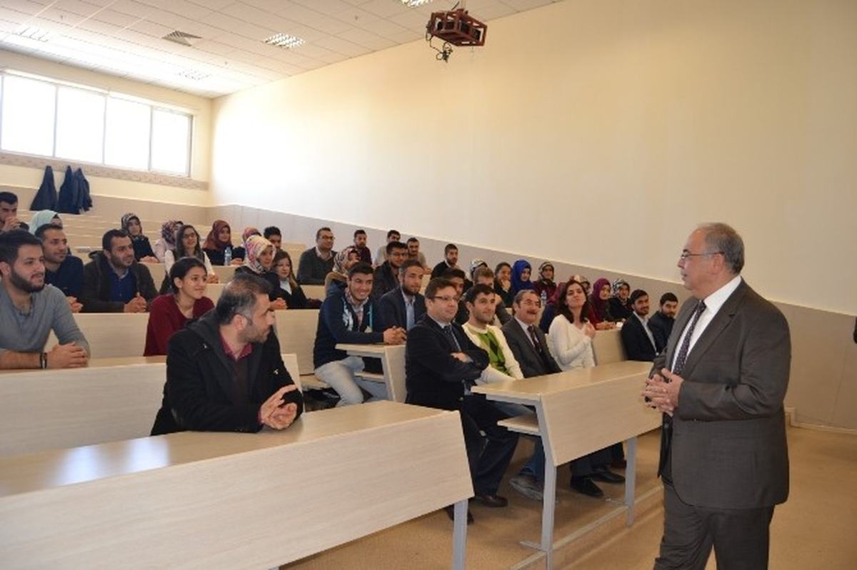 Başkan Kutlu Kamu Yönetimi Bölümünde Derse Girdi