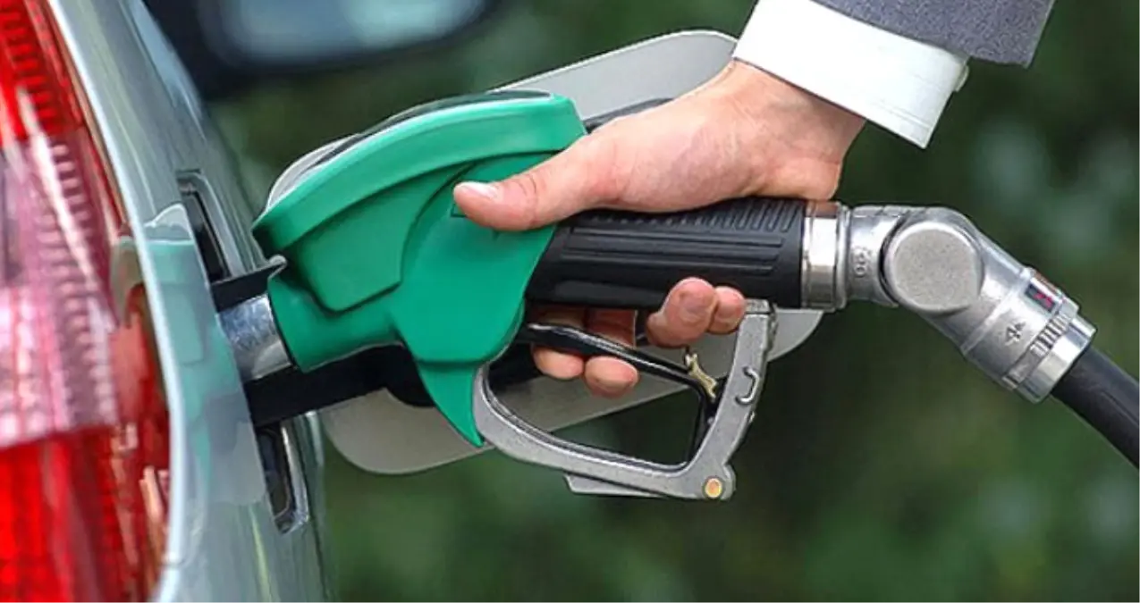 Benzine Beklenen Zam Geldi! Litre Fiyatı 10 Kuruş Arttı