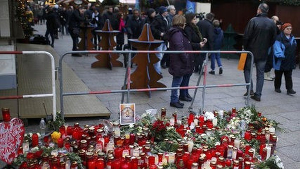 Berlin\'de Kana Bulanan Noel Pazarı Tekrar Açıldı