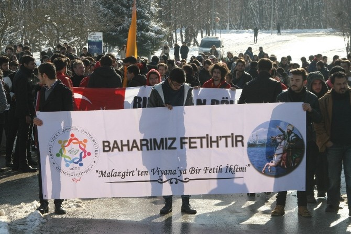 Bolu\'da Öğrenciler Halep ve Şehitler İçin Yürüdü