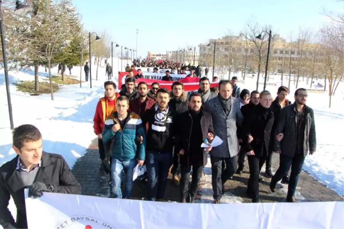 Bolu\'da Üniversiteliler Terör Saldırılarını Protesto Etti