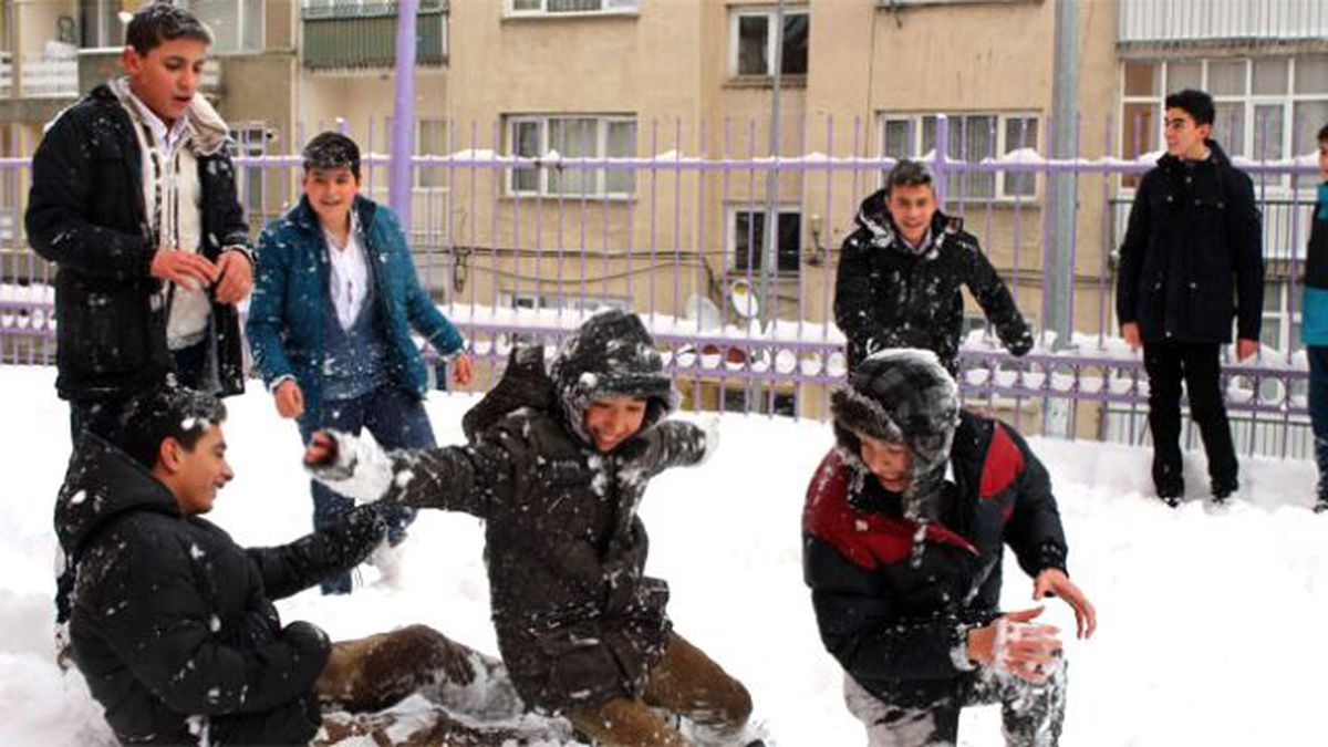 Bolvadin\'de Taşımalı Eğitime Kar Engeli