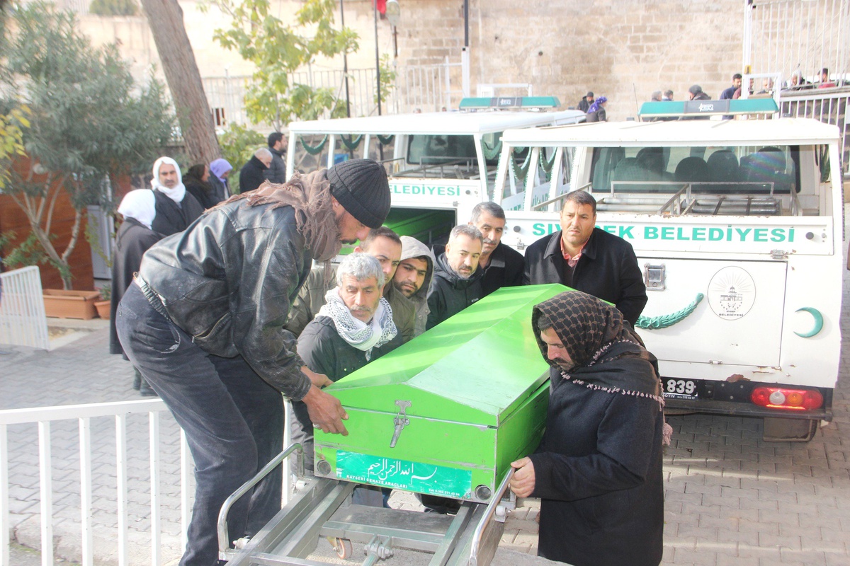Buz Tabakası Kırıldı, İki Kardeş Düştükleri Gölette Can Verdi