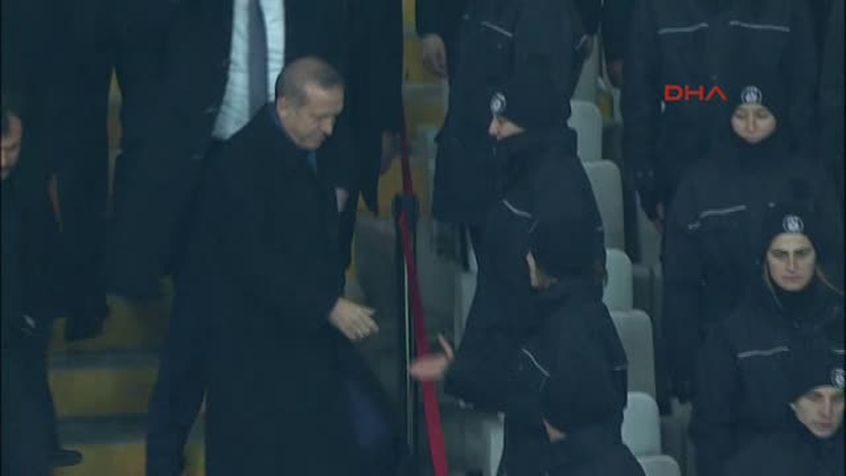Cumhurbaşkanı Erdoğan Dayanışma Maçı Öncesi Tribünde Konuştu -2