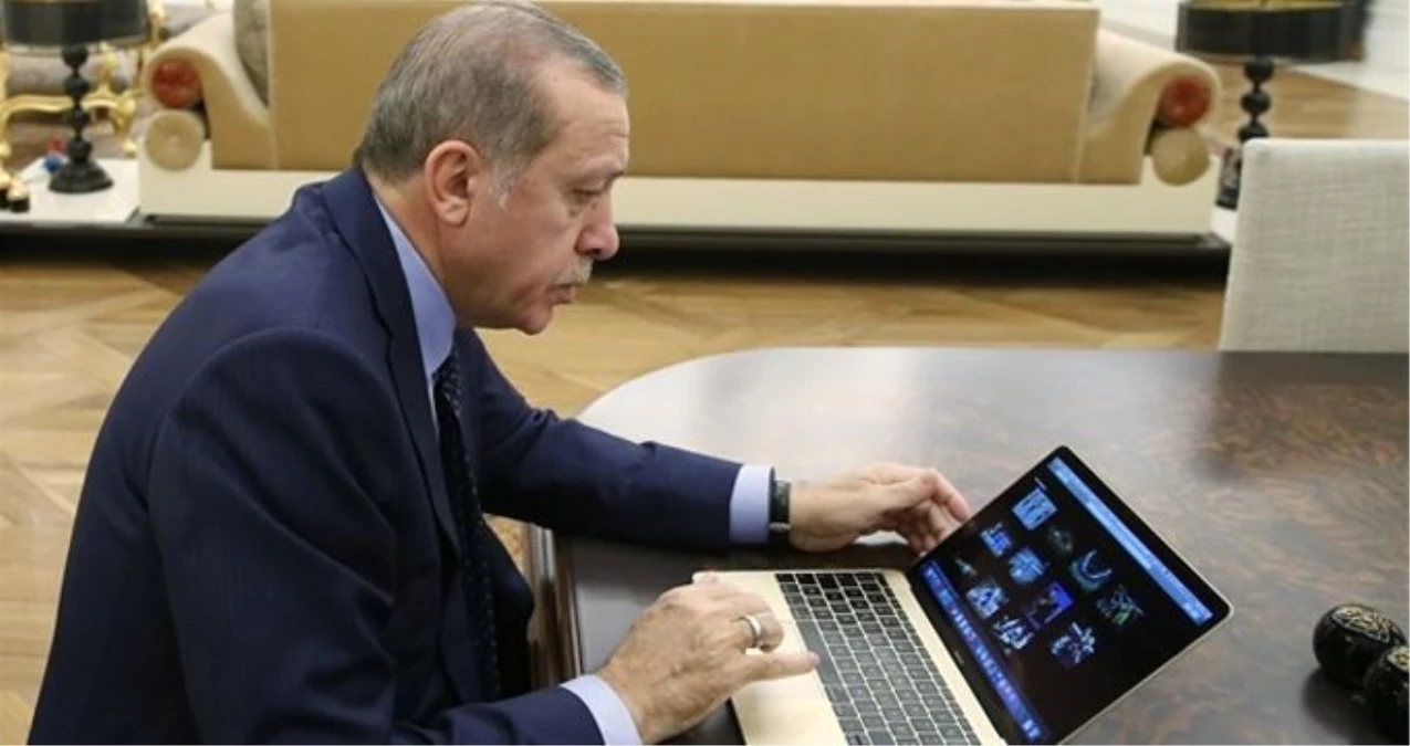 Cumhurbaşkanı Erdoğan \'Yılın Fotoğrafları\' Oylamasına Katıldı