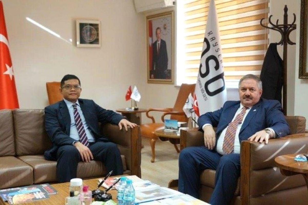 Endonezya Büyükelçiliği Ticaret Ataşesi Osb\'yi Ziyaret Etti