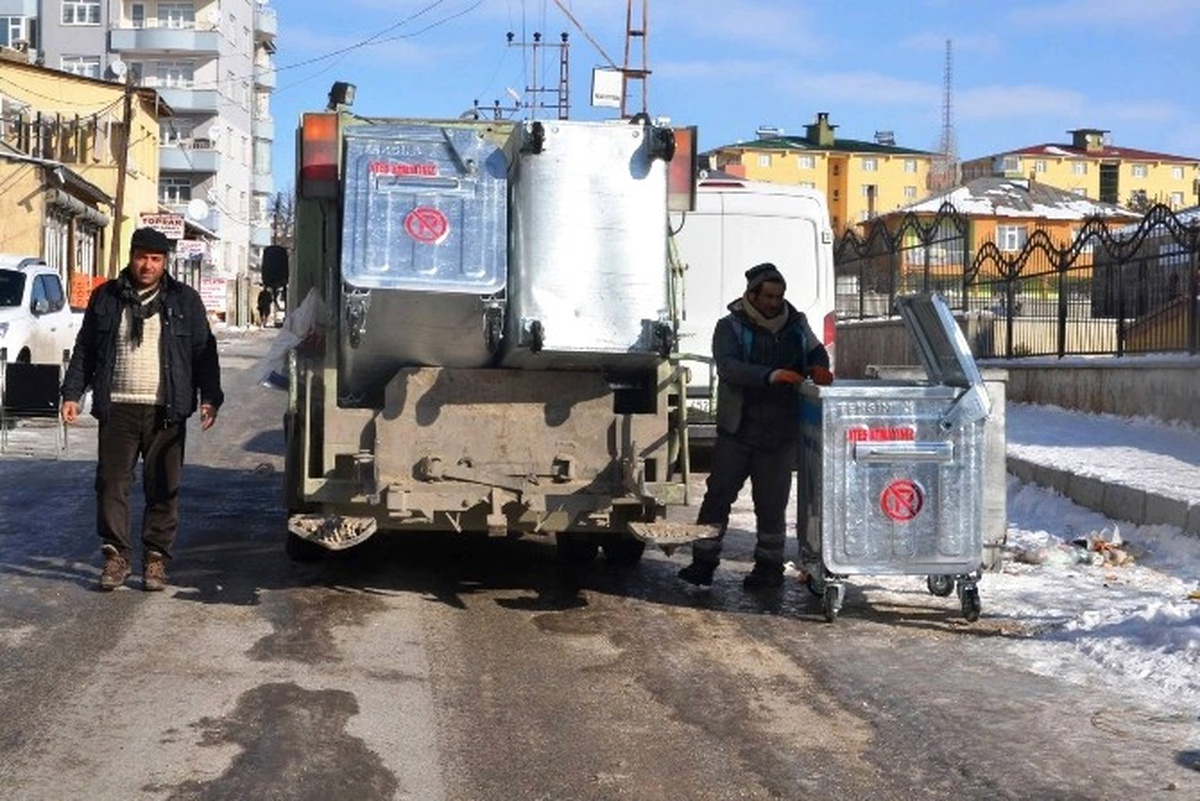 Erciş\'te Çöp Konteynerleri Yenileme Çalışması