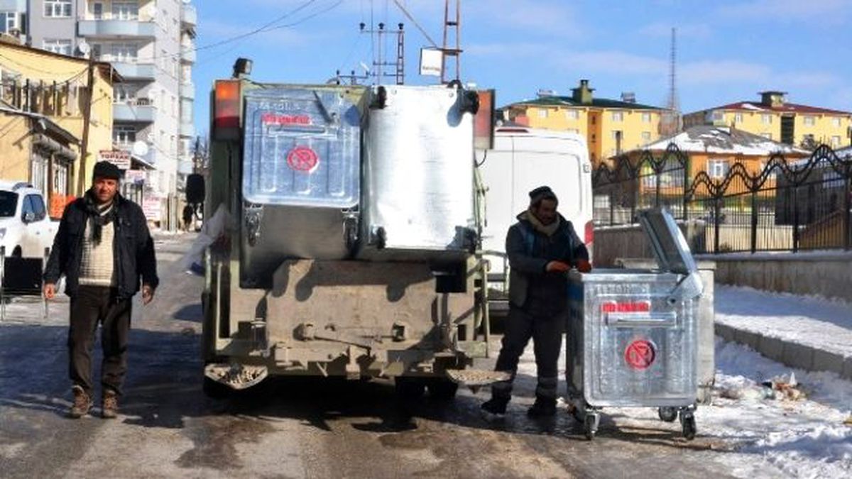 Erciş\'te Çöp Konteynerleri Yenilendi