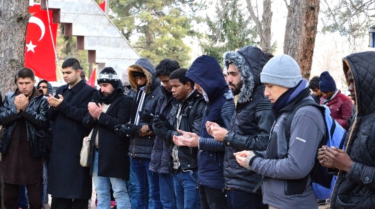 Erü\'de 80 Ülkeden 120 Öğrenci, Şehitler İçin Hatim Duasında Bulundu