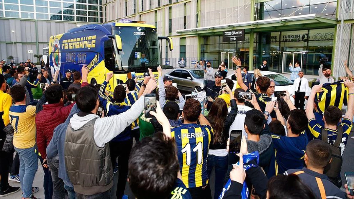 Fenerbahçe Kafilesi İzmir\'e Geldi