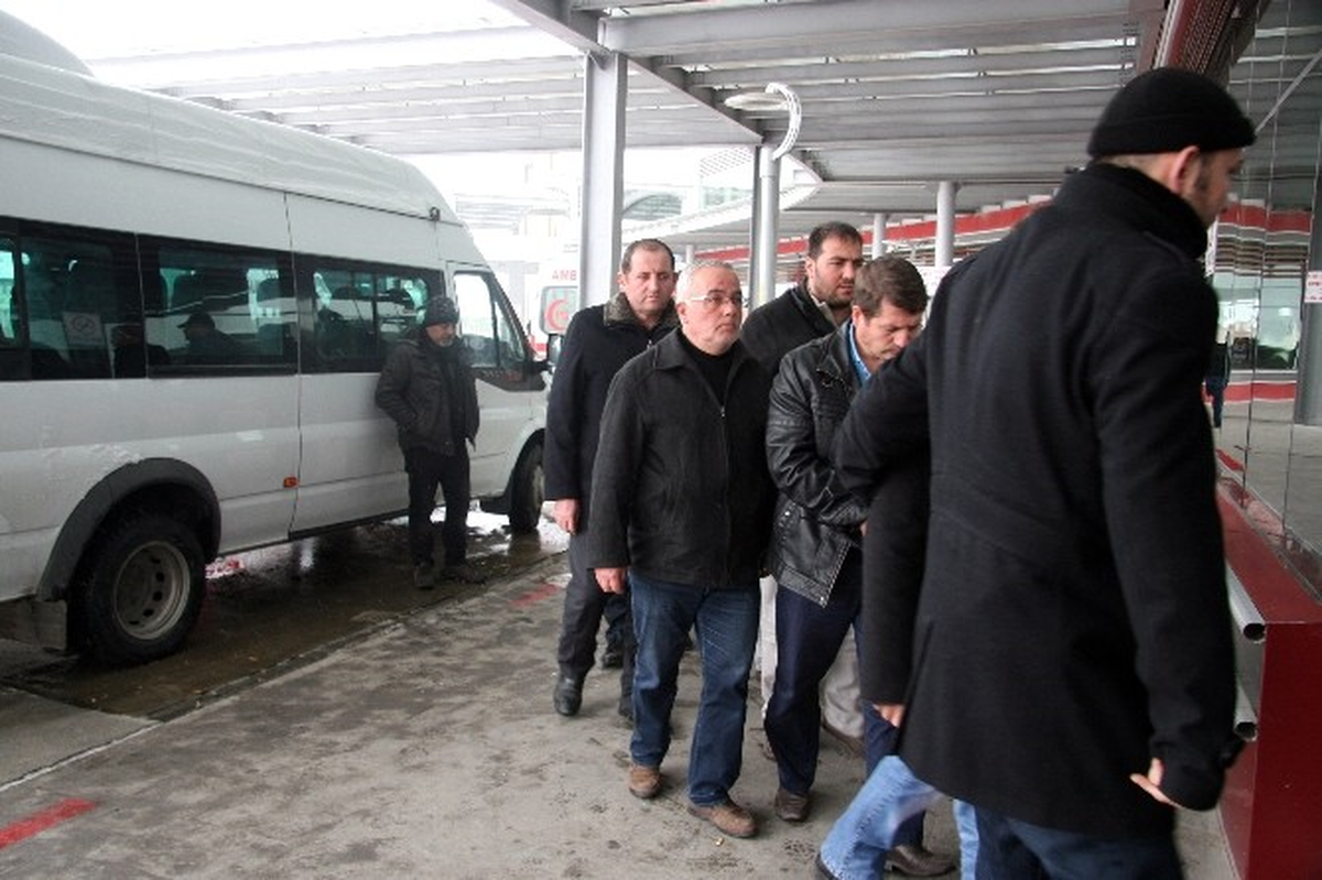Fetö Operasyonunda 8\'i Eski Polis 12 Kişi Gözaltına Alındı