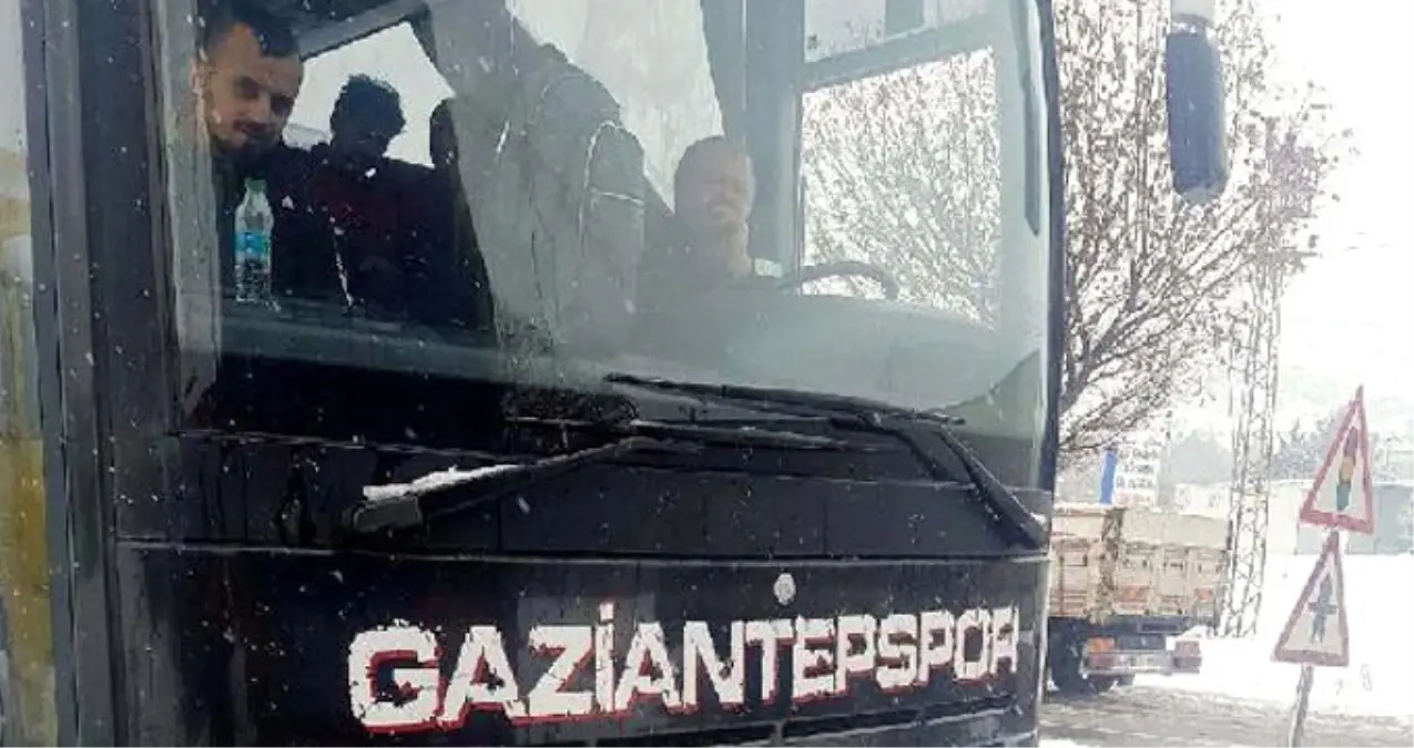 Gaziantepspor Kafilesi, Karda Mahsur Kaldı