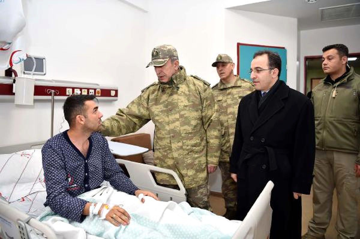 Genelkurmay Başkanı Akar, Yaralı Askerleri Ziyaret Etti (2)