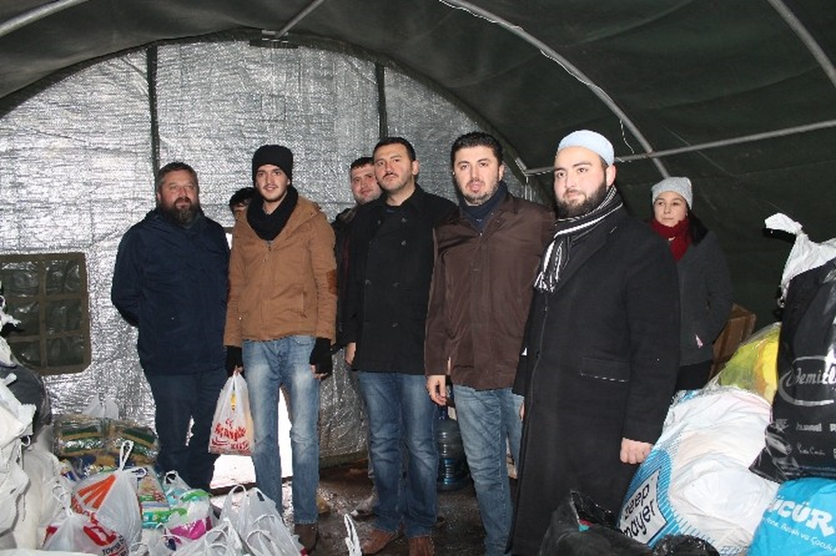 Halep\'e Yardım Ederken Gözyaşlarını Tutamadı
